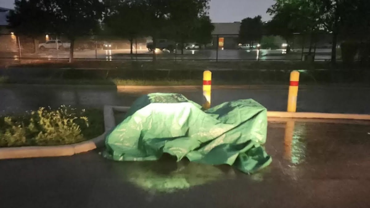 Lifts a Mysterious Tarp_1